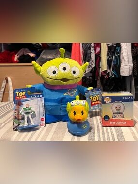 Toy Story Alien and Buzz lightyear toys